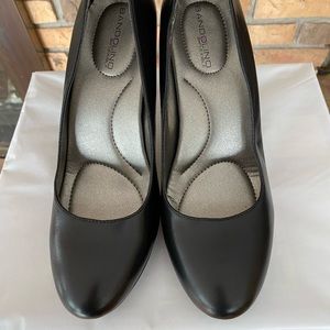 Bandolino B-Flexible Heels. Black. Women’s Size 8.